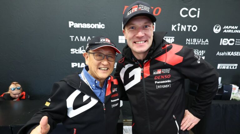 Toyotan iso pomo Akio Toyoda ja Jari-Matti Latvala